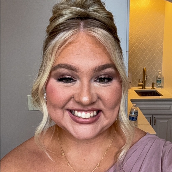 Meet your Posher, Taylor - Picture 1 of 1